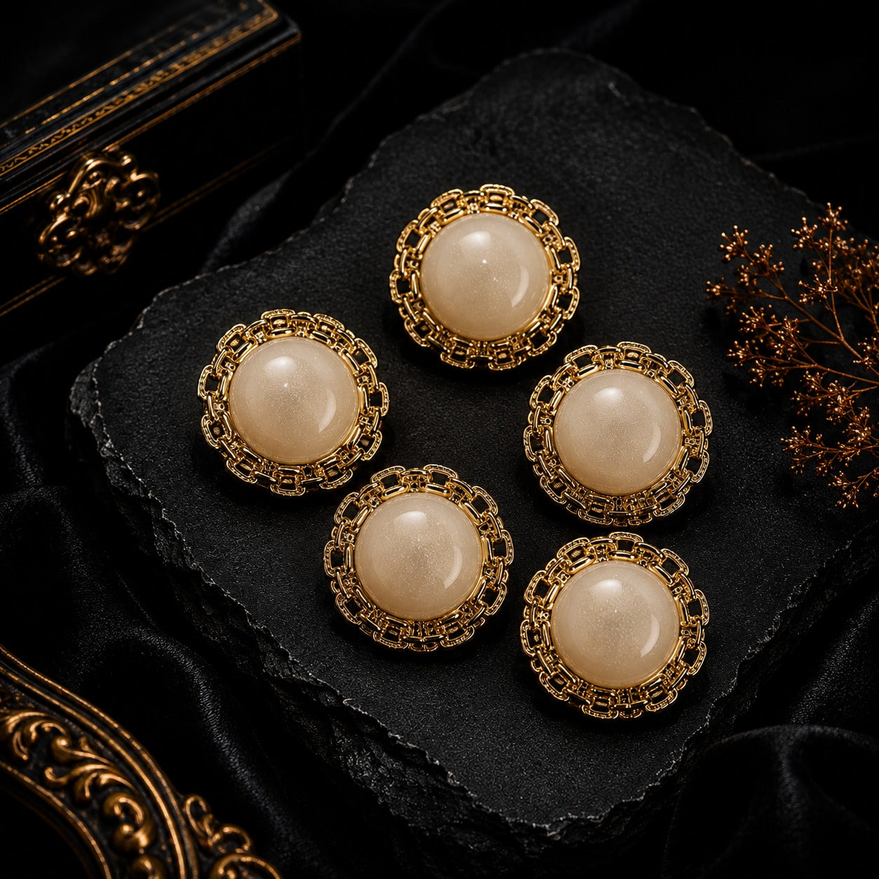 Pearl-Effect Gold Chain Border Buttons – Set of 5